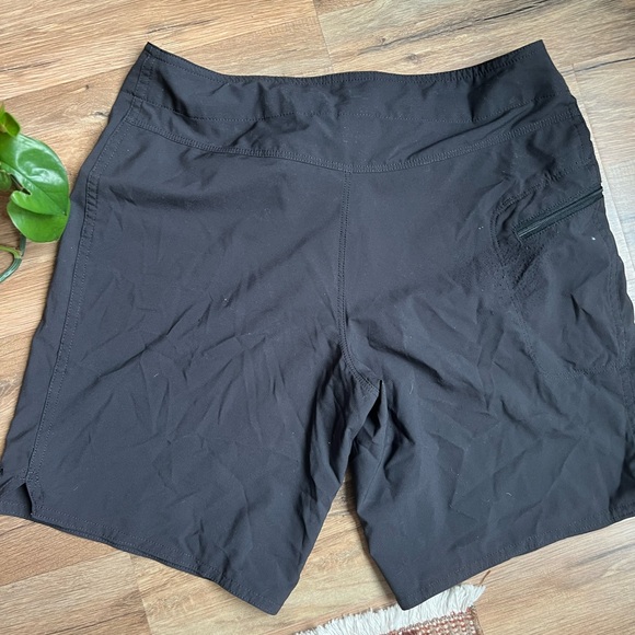 Patagonia women’s board shorts - Picture 2 of 7
